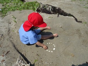 二色の浜へ臨海保育に行きました！（２歳児さん）