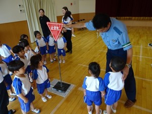 警察署の方が交通安全指導をしてくれました！