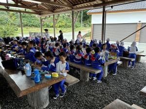 芋掘り・みかん狩りに行きました！（３・４・５歳児さん）