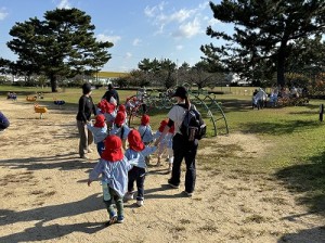 二色の浜へ遠足に行きました！（１・２歳児さん）