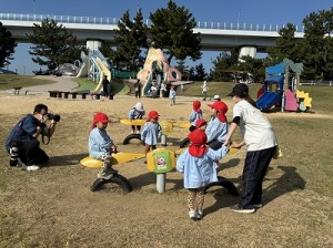 二色の浜へ遠足に行きました！（１・２歳児さん）