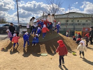 築山と滑り台がきれいになりました！