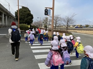 徒歩遠足に行きました！（5歳児さん）