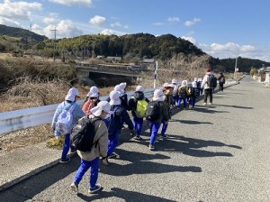 徒歩遠足に行きました！（5歳児さん）