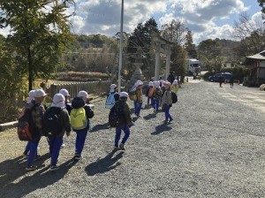 徒歩遠足に行きました！（5歳児さん）